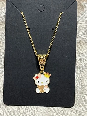 Sanrio Hello Kitty 皇冠熊珐琅小饰品黄金 Hello Kitty 吊坠项链 18 英寸 — 第 1/2 张图片