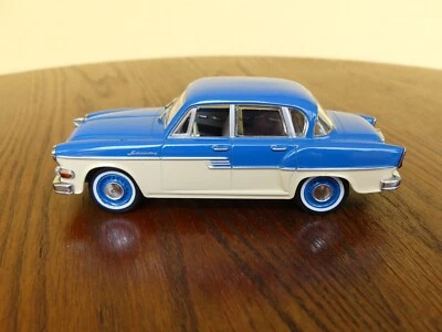 Modellauto DDR Oldtimer: Sachsenring P240, Blau-Beige, Massstab 1:43 - Bild 1 von 4