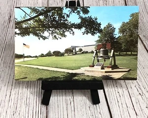 Harry S. Truman Library & Museum Liberty Bell Independence Missouri Postcard - Picture 1 of 4