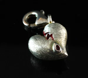 Heartbreaker Charm gebrochenes Herz mit rotem Brandlack Blut - Bild 1 von 3