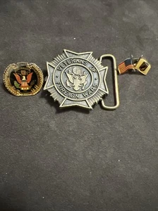 Veteranos de Guerras Extranjeras de los Estados Unidos Hebilla de Cinturón Conmemorativa y 2 Pines - Imagen 1 de 8