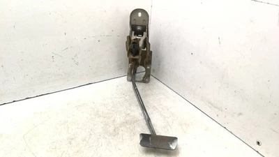 Nissan Pathfinder R51 2007 LHD 2.5dCi Automatic Gearbox Brake Pedal Diesel 128kW - Image 1 of 4