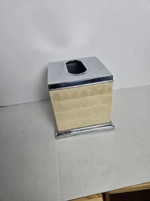 Cubierta de pañuelo de metal esmaltado Waverly Home Collection 5,5" X 5,5" X 5,5" OD Foto 1 de 4