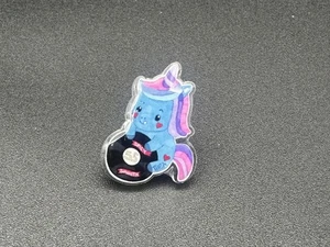 Formula 1 Carlos Sainz Williams Sparkles Lucky Unicorn Badge 🦄 - Picture 1 of 4