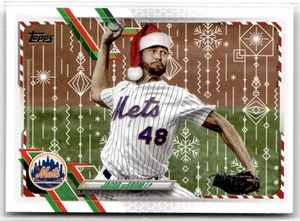 2021 Topps Holiday Jacob deGrom SP Santa Hat - Picture 1 of 2