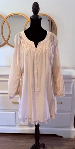 Nuevo con etiquetas Top túnica Teresa de encaje con ojales de mezcla de seda Soft Surroundings para mujer rubor grande - Imagen 1 de 11