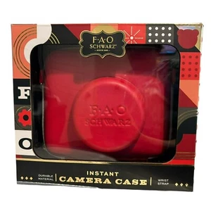 Instant Camera Case Hard Shell Wrist Strap Durable Red FAO Schwarz NEW - Bild 1 von 4