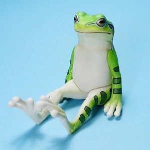 Figura Kitan Club Sentada Rana Árbol Japonés Raya Verde Tamaño Grande Vendedor de EE. UU. Nueva - Imagen 1 de 4