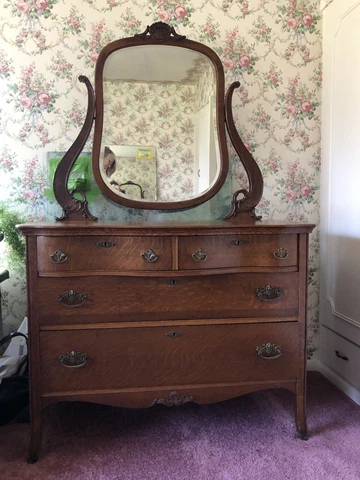 Beautiful Vintage 45” Quarter Sawn Medium Tiger Oak.  Harp W/Mirror, Step Sides Cover
