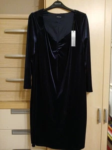 Roman Curve Size 20 Women's Navy Sweetheart Neckline Velvet Dress - Picture 1 of 3