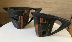 Peter & Denise Orlando - Pair of Vintage Enameled Ceramic Pourers - Picture 1 of 9