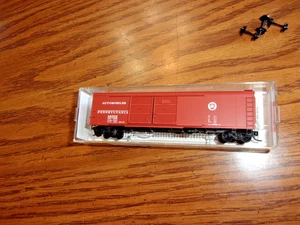 Micro-trains a 79010 N-scale Pennsylvania Boxcar #48302 - Picture 1 of 2