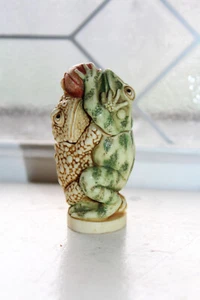 Harmony Kingdom Figurine Trinket Box Frogs Jump Shot - Picture 1 of 4