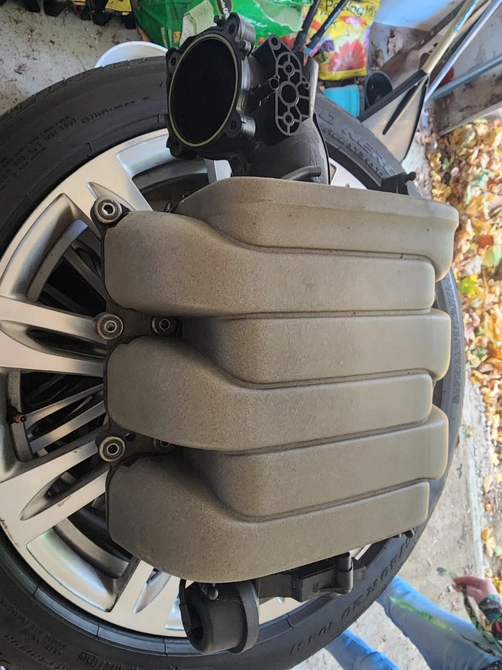 Coletor de admissão superior 2009 Audi A5 (B8) 3.2 - Imagem 1 de 4