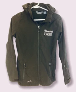 Parka Eddie Bauer® negra de caparazón blando EB537 para hombre pequeña Yuengling Lager con capucha - Imagen 1 de 9