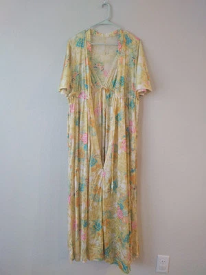 Vtg Yellow Floral VANITY FAIR SET GOWN ROBE VinTaGe 70s 80s Lace M -PLEASE READ- - Image 1 of 4