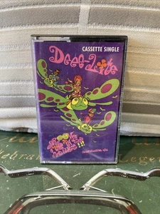 Deee-Lite : Groove Is In The Heart - 1990 Cassette Tape - What Is Love? - RARE - Picture 1 of 5