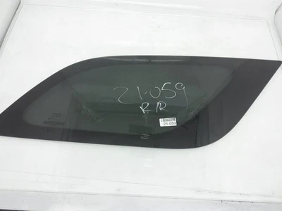 Заднее пассажирское правое четверть стекла Dodge Durango 2011-2020 годов выпуска - Изображение 1 из 4