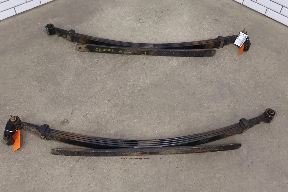 01-10 Chevy GMC 2500HD OEM Rear Leaf Springs Pair Left/Right Southern - Image 1 of 4