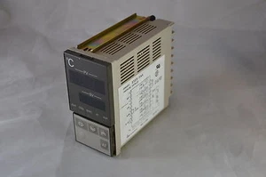 E5AX-VAA - OMRON - TEMPERATURE CONTROLLER 100to240VAC 50 -60HZ - Picture 1 of 1