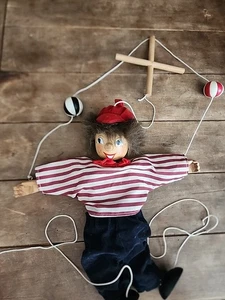 Marionetta vintage in legno e stoffa dipinta a mano pupazzo ragazzo - Foto 1 di 3