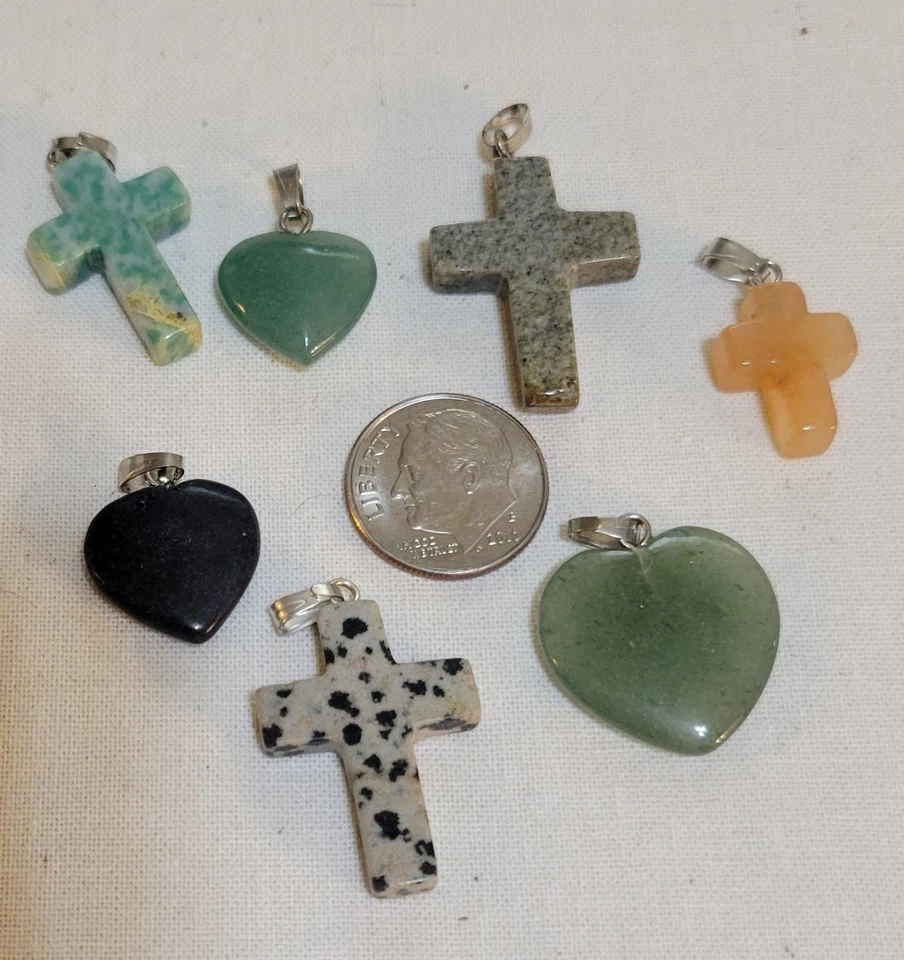 L195  mixed lot of stone pendants.  - Image 1 of 1