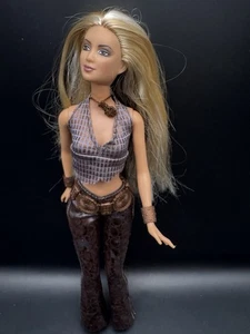 Shakira Barbie Doll with Outfit, Jewelry And Guitar! Guitar Does Not Work. - Picture 1 of 17