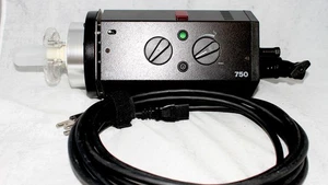 Bowens Calumet Traveller 750 STROBE - Picture 1 of 7