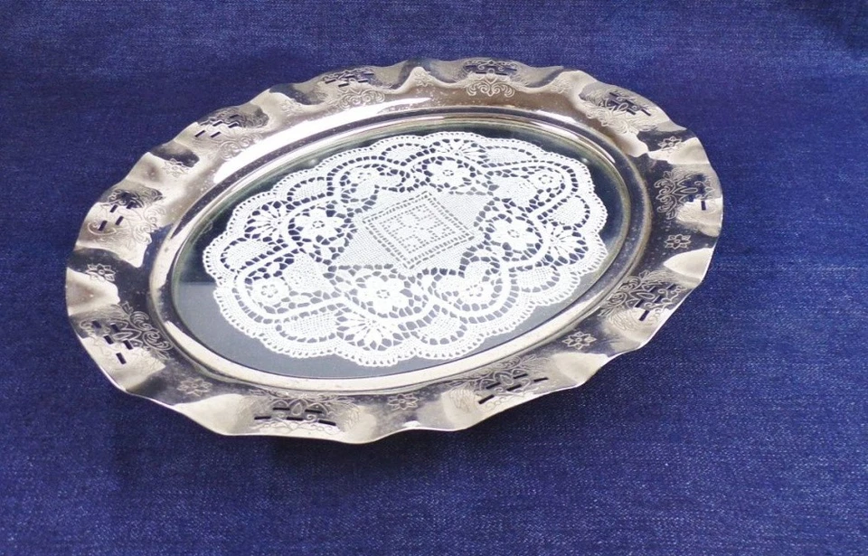 Altes Tablett Metall Glas gehäkeltes Muster Antik Dekorativ  - Bild 1 von 4