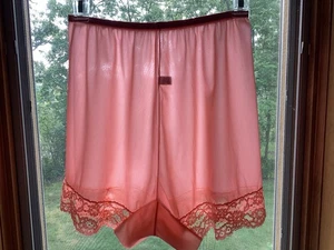 Vintage Vanity Fair Rare Salmon Nylon Tricot Silky Gusset Lace Tap Panties Sz5 - Picture 1 of 7