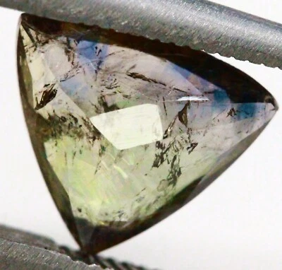 Axinita natural multicolor fuego ultra raro de 1,35 quilates con piedras preciosas de corte azul lleno Foto 1 de 4