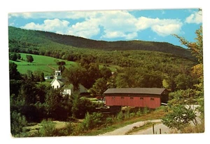 Postal Antiguo puente de madera cubierto West Arlington Vermont vista a las montañas verdes - Imagen 1 de 2