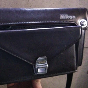 Nikon leather bag and retro video camera - Picture 1 of 2