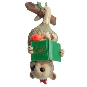 1981 Hallmark Topsy Turvy Tunes Navidad Zarigüeya Adorno Zarigüeya Rama Colgante - Imagen 1 de 6
