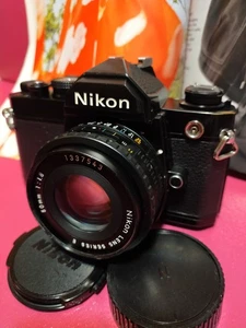 👾 NIKON FM 💯 % OVHLD 1977 Classic 35mm + Nikkor 50/1.8 E Serie ALL BLACK ..📡 - Bild 1 von 20