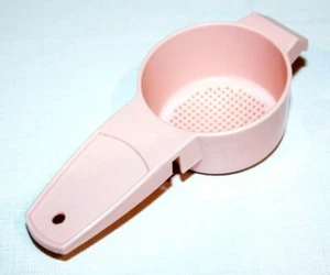 Mini tamizador Tupperware pequeño colador de hojas de té gadget de cocina rosa prosecco - Imagen 1 de 2