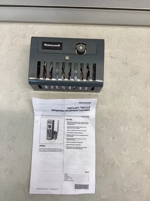 HONEYWELL T631C1103/U Line Volt Mechanical Tstat: Heat or Cool,  -30° to 100° F - Image 1 of 4