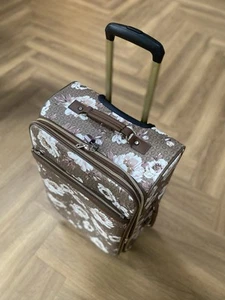 Guess Medium Spinner Suitcase 61cm Floral Design Holiday Cool (2 Available) - Picture 1 of 11