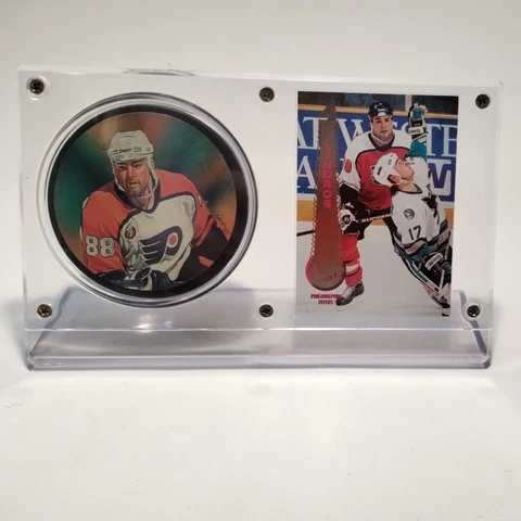 Eric Lindros  Memorabilia Gift Pack - Rookie Puck and Future Prospects Card Cover