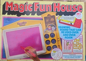 Tablero de dibujo Magic Fun House de colección con plantillas patrón estampillas lápiz óptico - Imagen 1 de 3