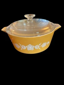 Pyrex Butterfly Gold & Gelb Kasserolle Schüsseln Vintage - beide 2,5 Quart nur 1 Deckel 475-B - Bild 1 von 6