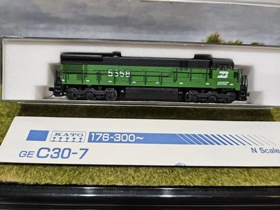 VINTAGE KATO N-SCALE BN C30-7 #176-304, ROAD #5558 IN LN++/OB 1998 - Image 1 of 4
