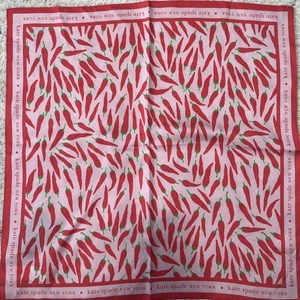 Sciarpa bandana seta Kate Spade Peppers fazzoletto da collo panna multi nuova con etichetta - Foto 1 di 4