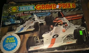 Scalextric Grand Prix 8 Model Motor Racing Set with Cars and Track - Picture 1 of 2