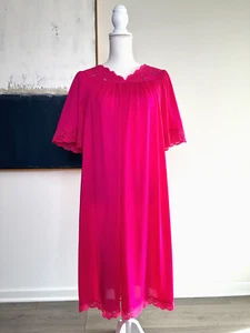 Vintage Shadowline 1980er Jahre Fuchsia Nylon Sissy Kleid Rosenknospen, Chiffon Joch, Med - Bild 1 von 9