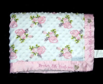 Детское одеяло Nanette Lepore Dream Big Little One цветочный узор норковая точка розовый атлас  - Изображение 1 из 2