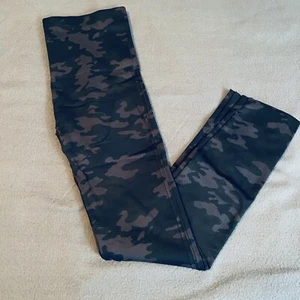 Spanx Leggings Look At Me Now Seamless High Rise Damen Gr. L grau Camouflage cropped 24 - Bild 1 von 15