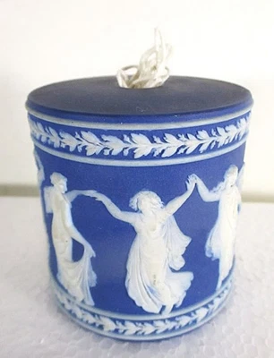 JASPERWARE WEDGWOOD VERDADEIRAMENTE INCOMUM "DISPENSADOR DE CORDAS/FIOS", FURO SUPERIOR E INFERIOR - Imagem 1 de 4