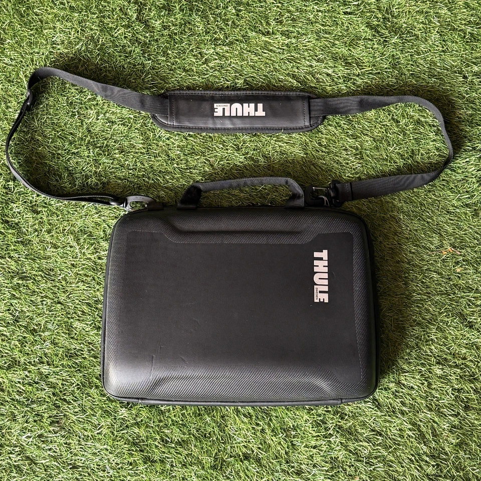 Thule Laptop Case Gauntlet Attaché Briefcase SHOULDER STRAP Fits: Apple MacBook - Image 1 of 4