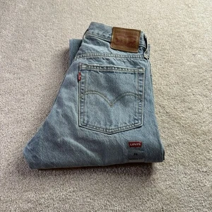 LEVI'S PREMIUM WEDGIE JEANS WOMENS 26 X 26.5 Light Wash NWT - Picture 1 of 14
